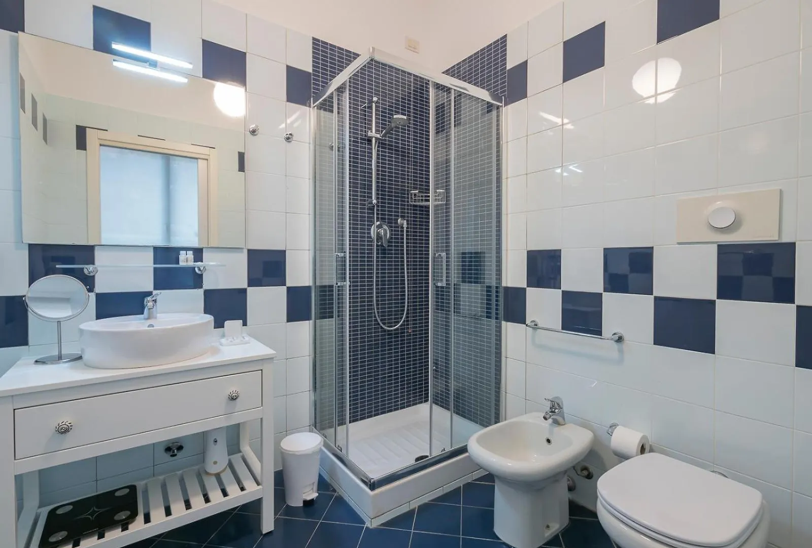 Apartment Youhosty - Via Savona 70 Milan Italy